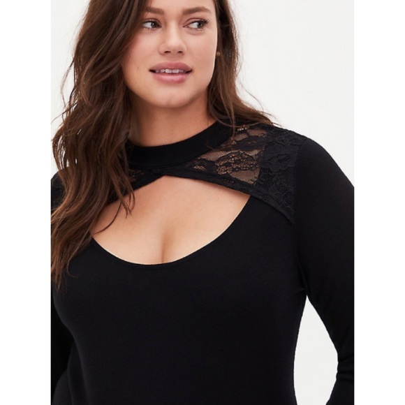 ๐ Black Lace Keyhole Pullover Sweater NWT Torrid - Picture 2 of 6